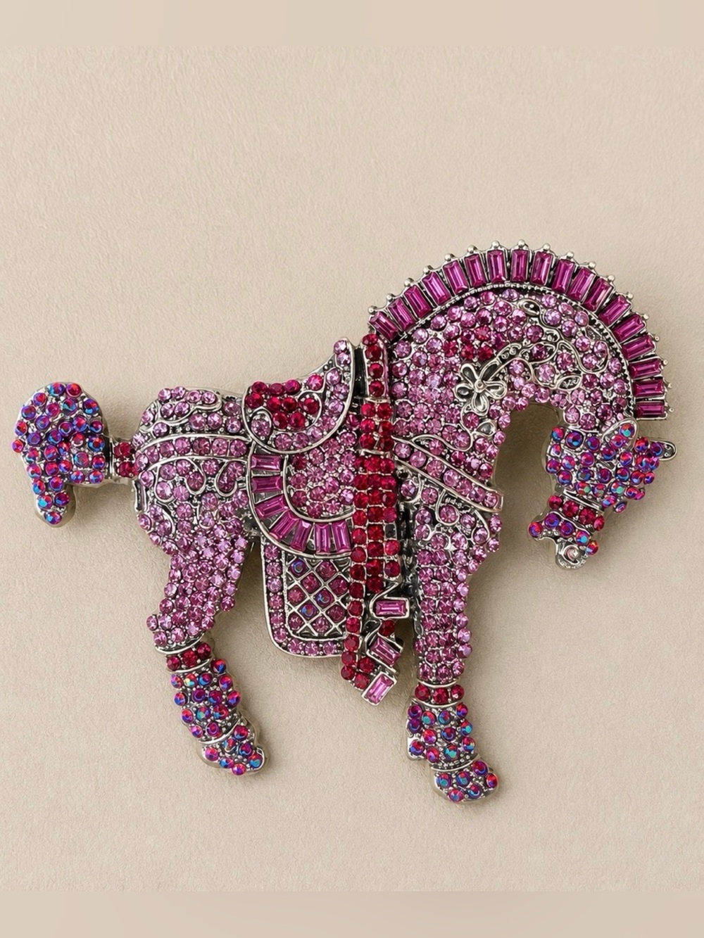 Huge gemstone horse sparkly brooch - Picture 3 of 4